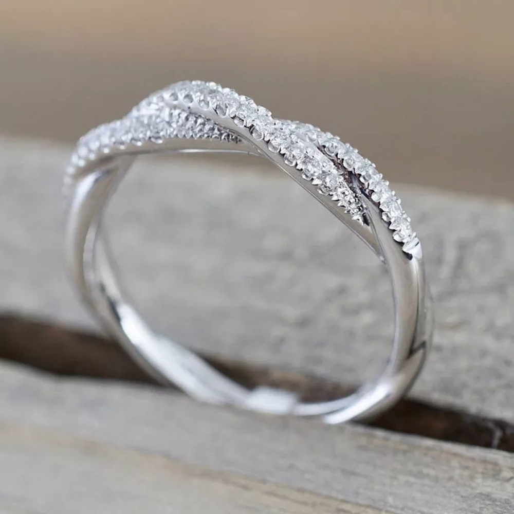 Delicate Silver Interlaced Ring - Picture 2 of 3